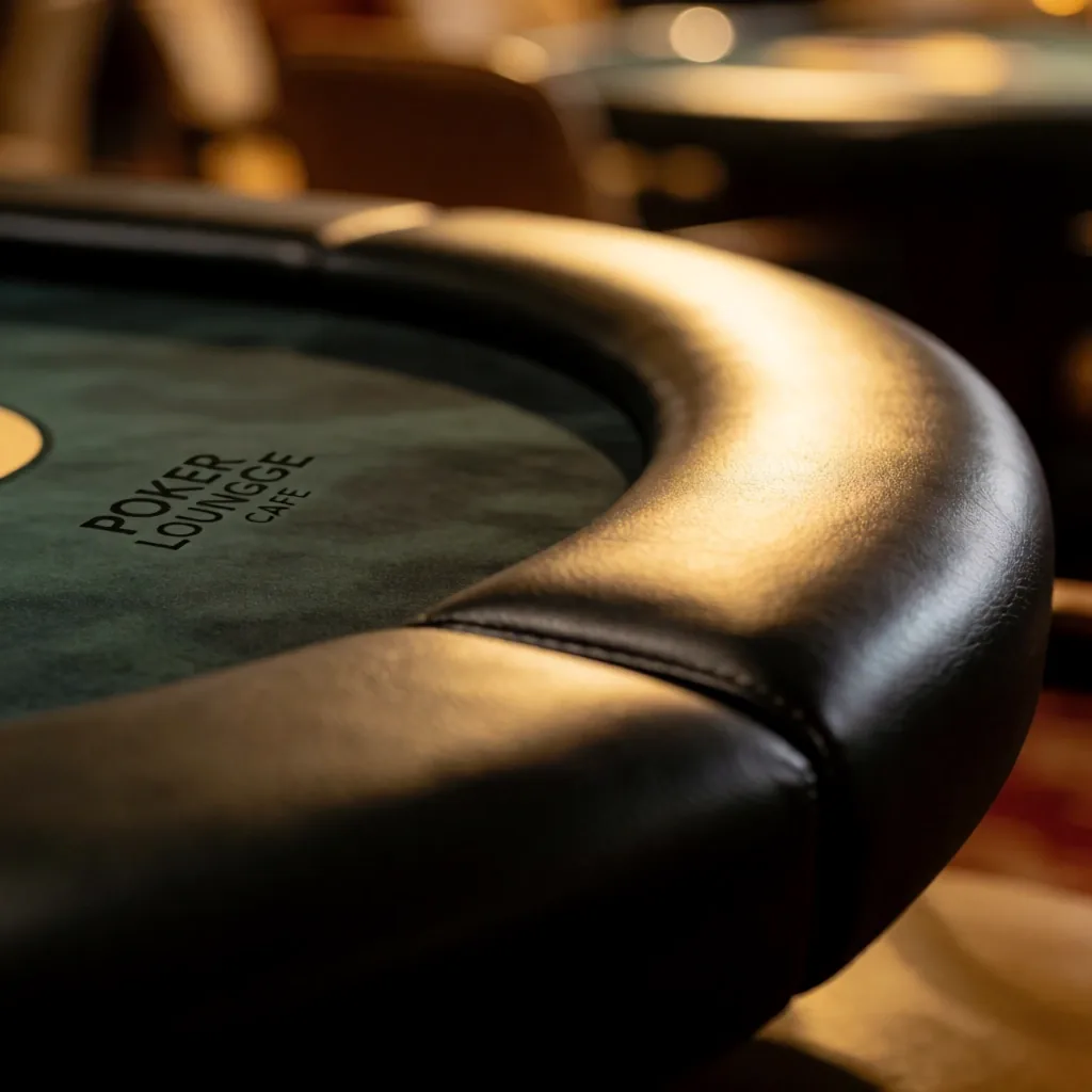 Wnętrze sali pokerowej Ravel Lounge